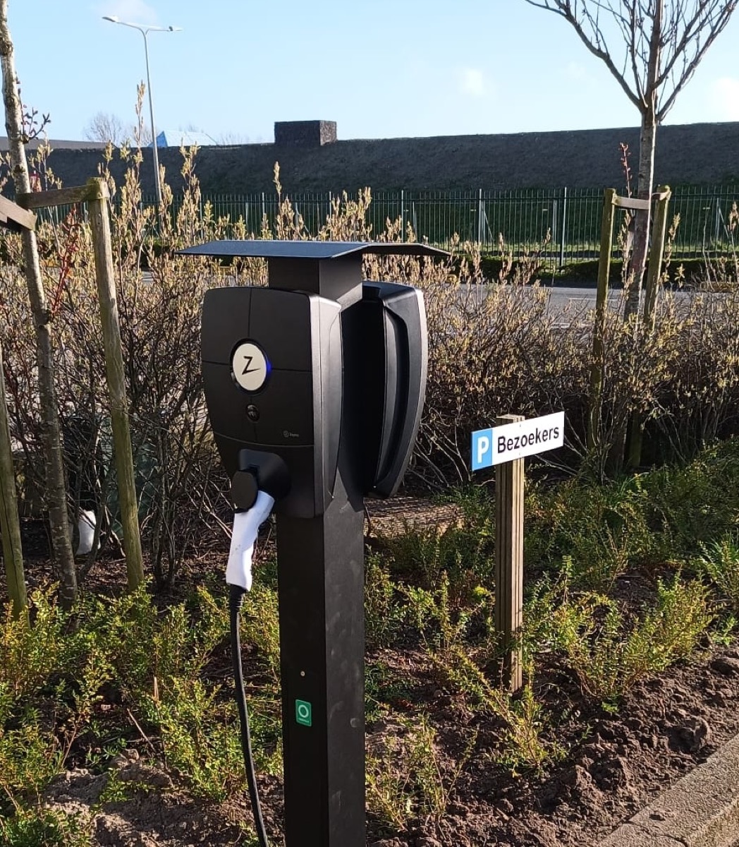 Zaptec laadpunt bij oprit of parkeerplaats in de regio Maassluis